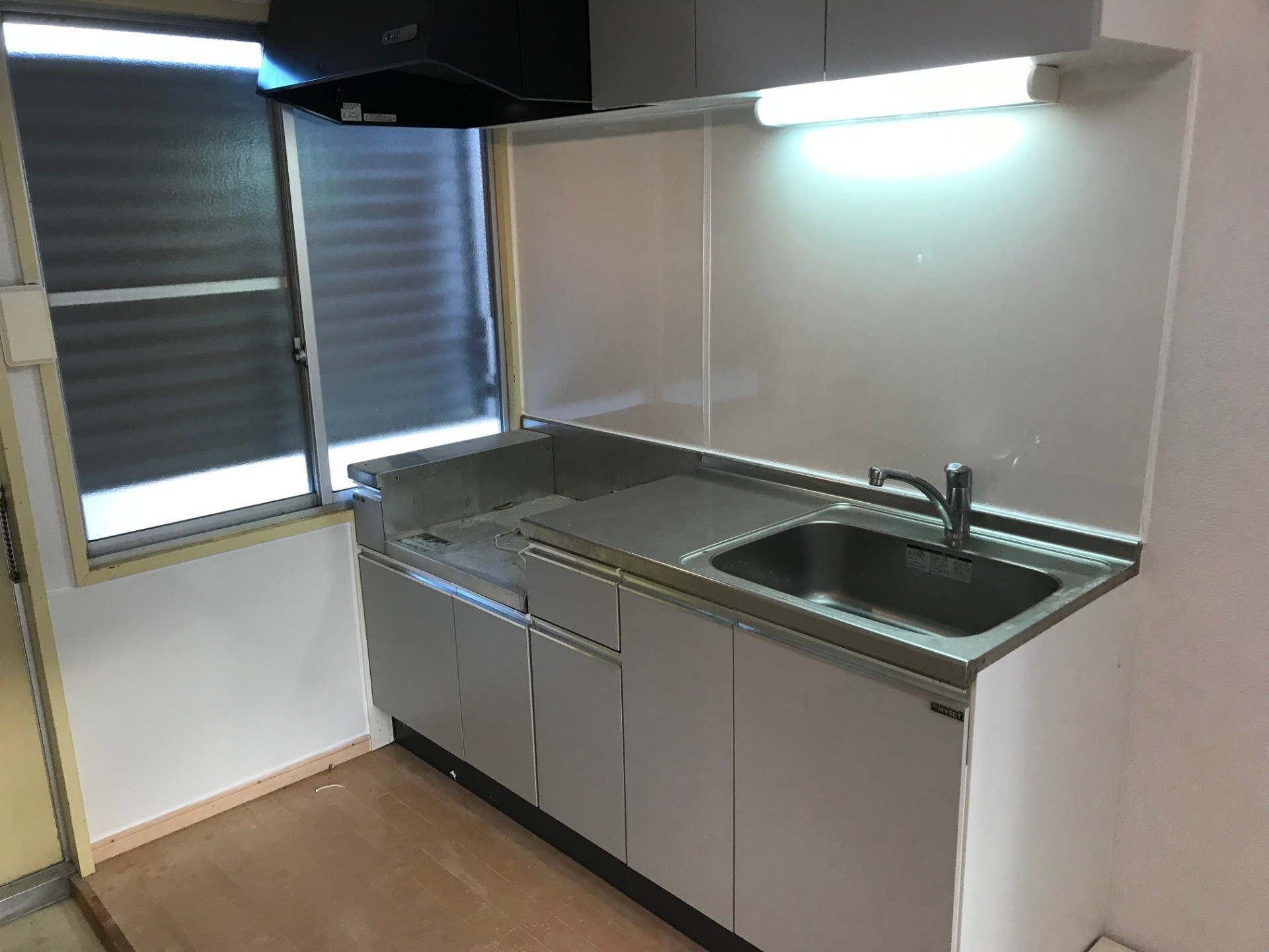 高崎市　キッチンパネル張替工事